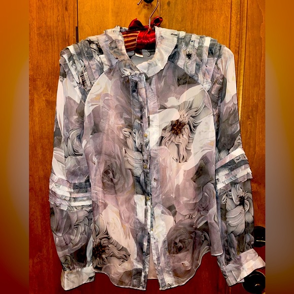 NEW and never worn DVF perfect spring blouse - Picture 3 of 7